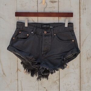Frayed hem denim shorts